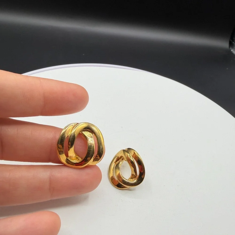 Gold Tone Interlocking Knot Stud Earrings Chunky Statement Y2K Minimalist Gift
